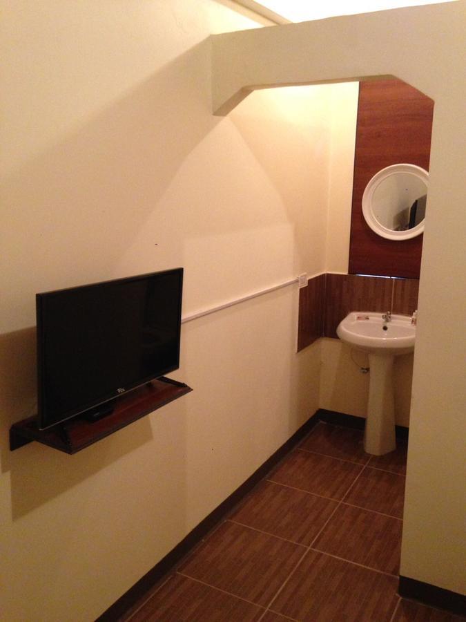 Studio 27 Inn Piarco Bagian luar foto