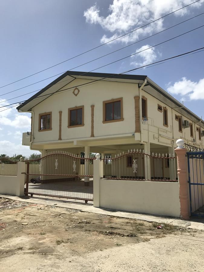 Studio 27 Inn Piarco Bagian luar foto